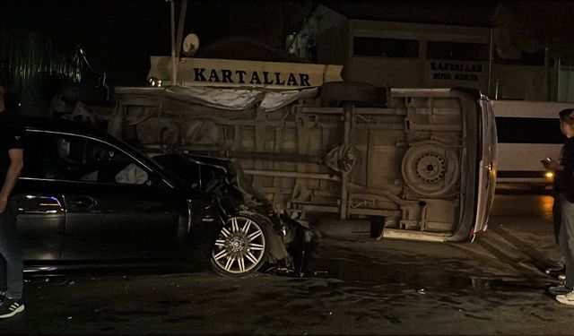 Gebze’de Servis Minibüsü Devrildi: 1 Yaralı