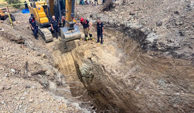 Havuz kazısında toprak kaydı: 2 ölü