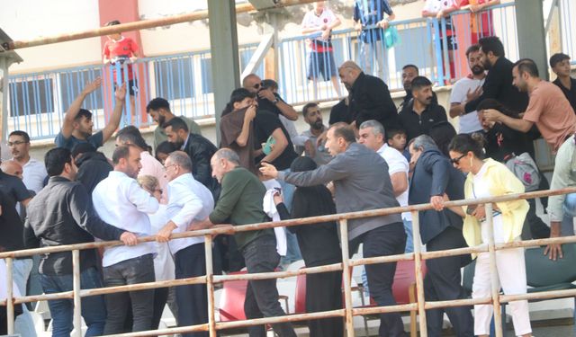 Kadın futbol maçında taraftar kavgası çıktı