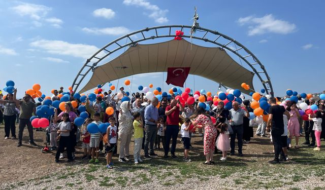 Kanseri yenen Kağan için gökyüzü balonla süslendi