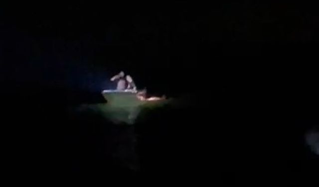 Karacabey’de Alabora Olan Tekneden 3 Kişiyi Polis Kurtardı