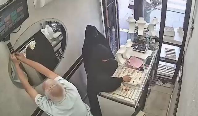Kuyumcudan 2,5 kilo altın çaldılar!