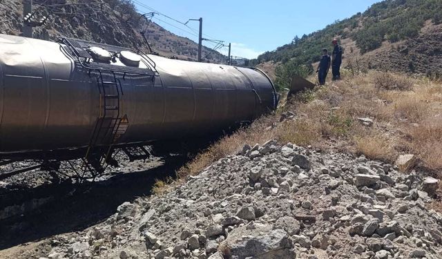 Malatya'da iki yük treni kafa kafaya çarpıştı