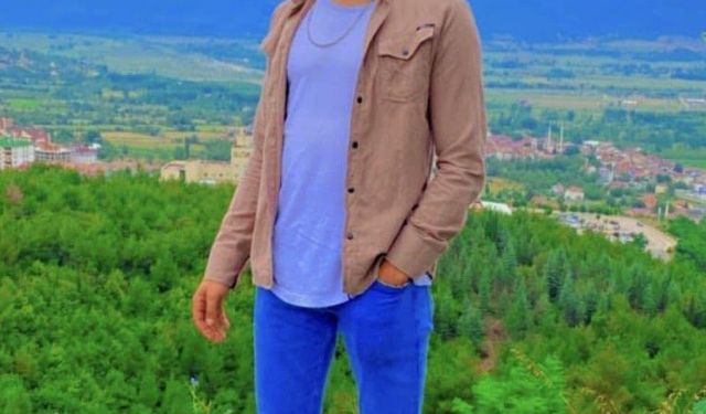 Otomobil, römorka çarptı!