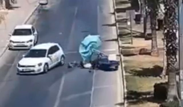 Otomobil, yaya geçidinde motosiklete çarptı!