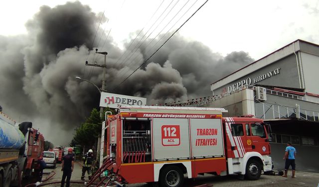 Trabzon'da alışveriş merkezinde yangın çıktı!