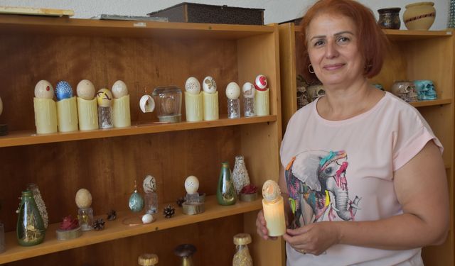 Yumurta kabuklarından süs eşyası yapıp satıyorlar