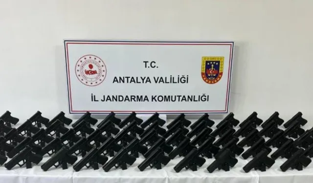 Kepez'de 72 tabanca ele geçirildi