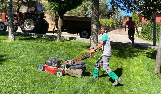 Kızılcahamam’da Park ve Yeşil Alanlarda Bakım Çalışmaları Sürüyor