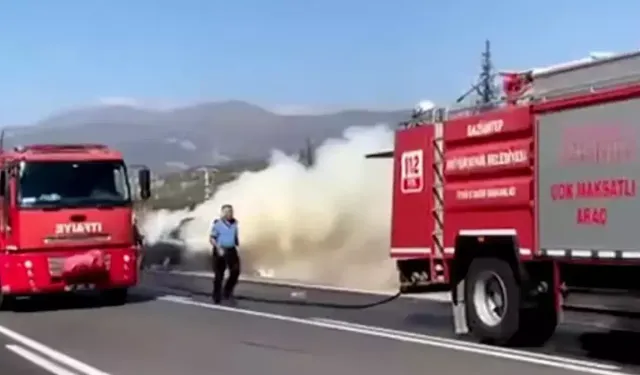 Seyir halindeki otomobil alev aldı