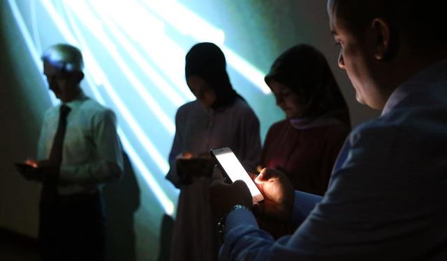Bir Dakika Bile Telefonsuz Olamıyoruz: Peki Bunun Bedeli Ne?