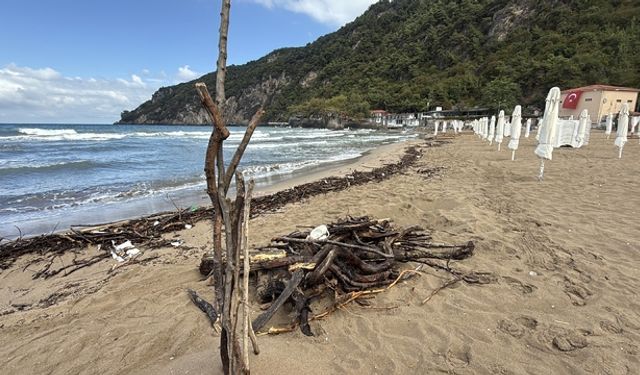İnkumu sahilindeki kirlilik dikkat çekiyor!