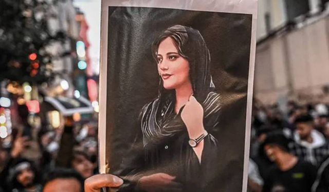 Başörtüsü Tartışmalarının Sembol İsmi: Mahsa Amani