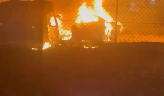 Hurda araç deposunda yangın