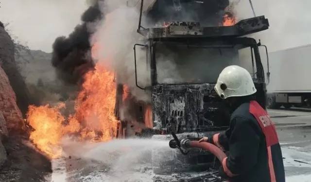 Otoyolda tanker alev aldı