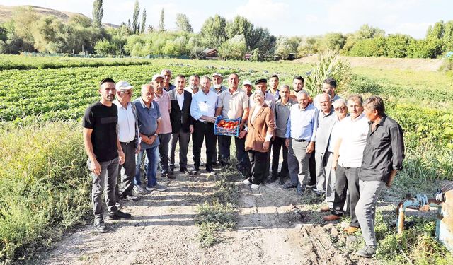 Fuat Oktay Ayaş’ta çiftçilerle buluştu