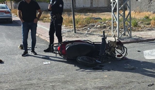 Aksaray’da Panelvanla Motosiklet Çarpıştı: 2’si Çocuk 3 Yaralı