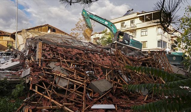 Manisa Valiliği’nden Deprem Açıklaması: 83 Bina Etkilendi
