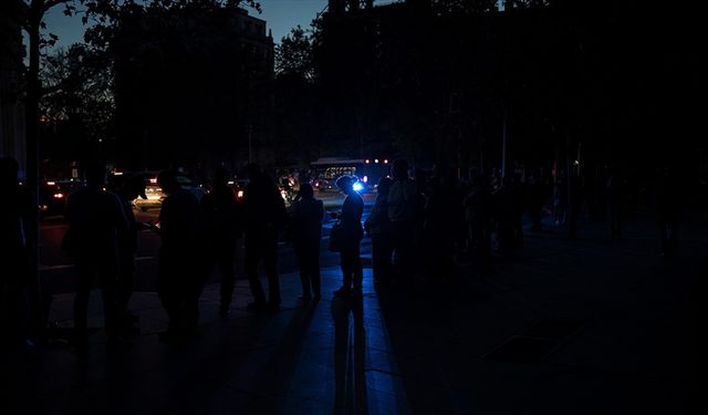 Avrupa’da benzeri görülmemiş elektrik kesintisi: İspanya ve Portekiz’de şok