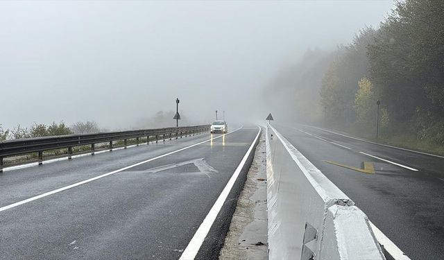 Bolu Dağı’nda sis ve yağmur ulaşımı zorlaştırdı