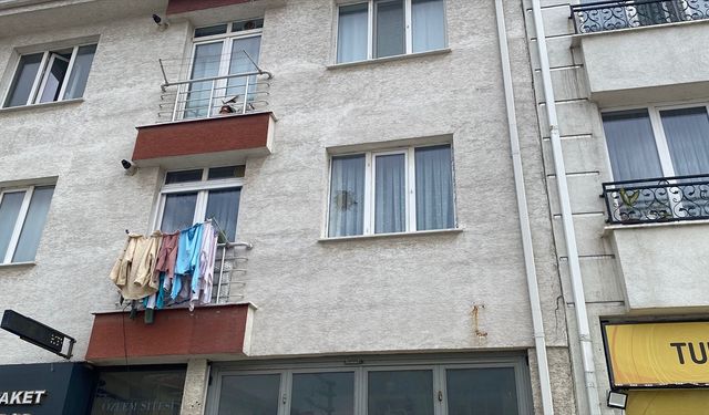 Eşinin evine tüfekle saldırdı