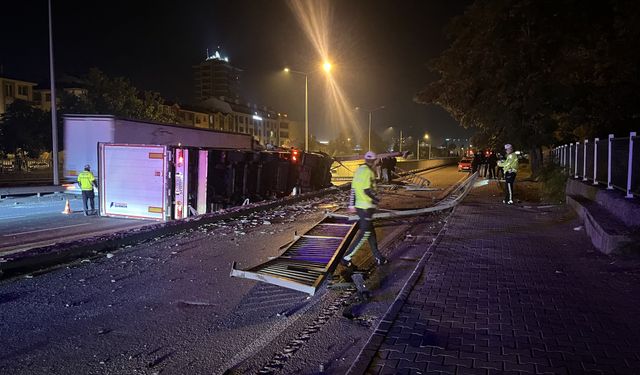Eskişehir-Ankara kara yolunda tır kazası