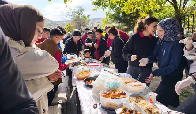 Karakeçili'deki okullarda Gazze yararına kermes!