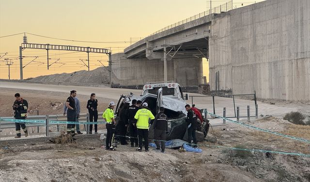 Konya Meram’da Otomobil Devrildi: 1 Ölü, 1 Yaralı