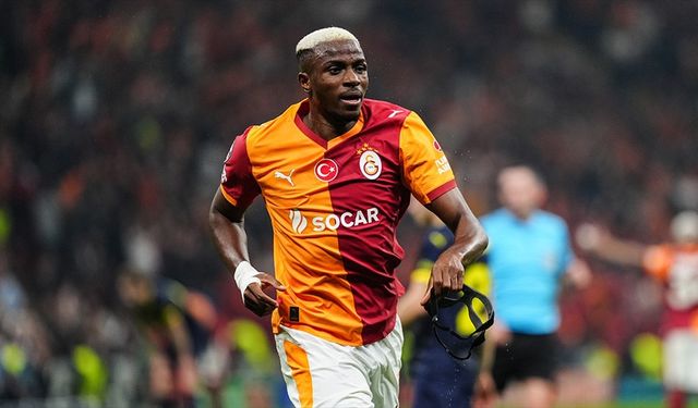 Victor Osimhen Galatasaray'ı sırtlıyor