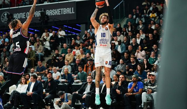 Anadolu Efes, Paris’te 90-80 Galip