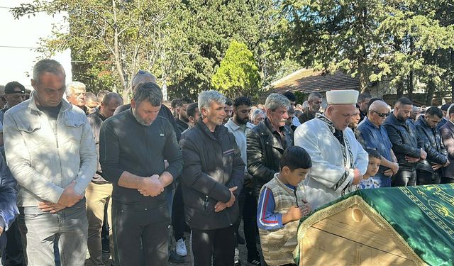 Çanakkale’deki tekne faciasında hayatını kaybedenler toprağa verildi