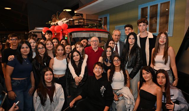 ‘Çiçek Abbas’ Minibüsünü Yeniden Sürdü!