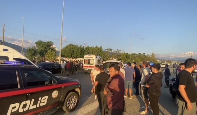 Fethiye’de Kavşakta İki Otomobil Çarpıştı: 6 Kişi Yaralandı