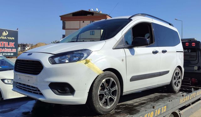 Kamyonetin önünü kesip pompalı tüfekle ateş açtı