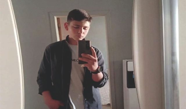 Kamyonla çarpışan otomobildeki 3 kardeş öldü