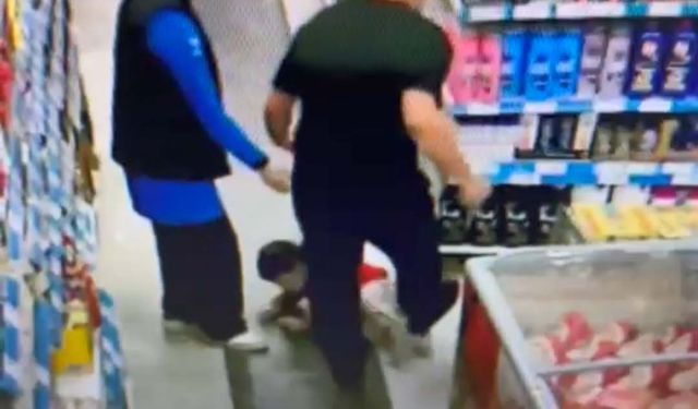 Markette çocuğunu teklemedi