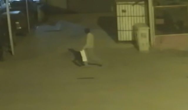 Mersin'in sanayi sitesinde 5 araç kundaklandı