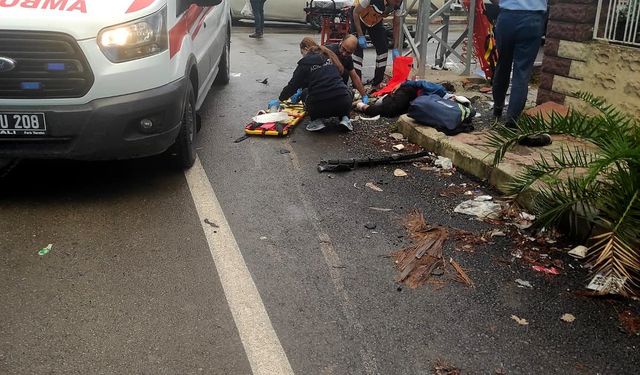 Motosikletle minibüs çarpıştı!