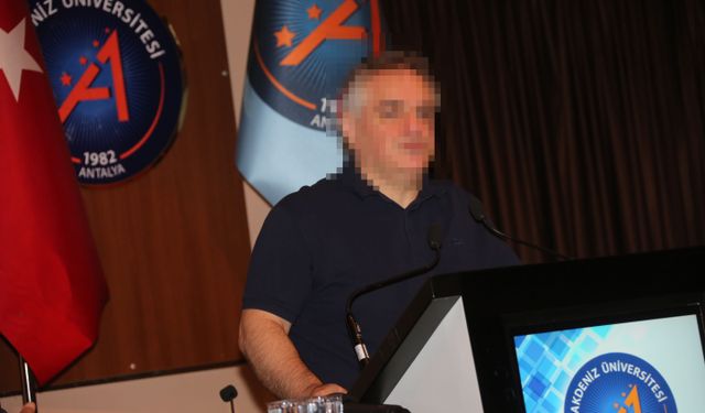 Profesöre 'gizli kamera' soruşturması