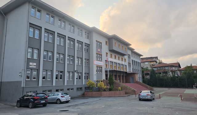 'Sigara kullanmıyorum' diyen arkadaşına yumruk attı