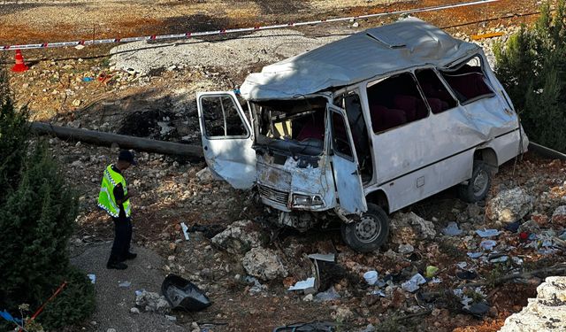 Tarım işçilerini taşıyan minibüs şarampole yuvarlandı: 5 ölü