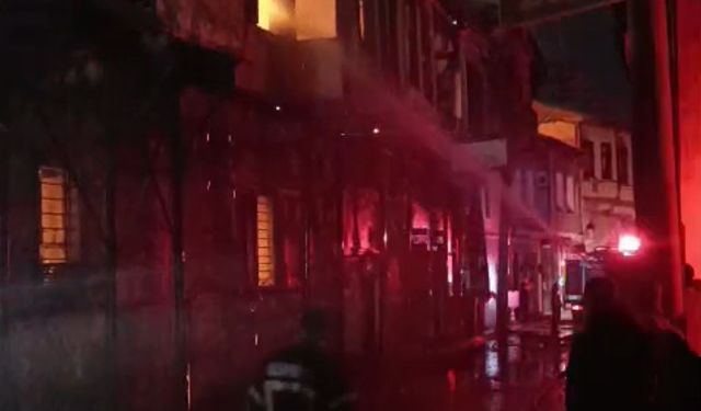 Tarsus’ta yangın: Alevler iki evi küle çevirdi