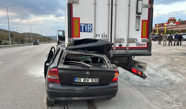 TIR'a arkadan çarptı, hayatını kaybetti