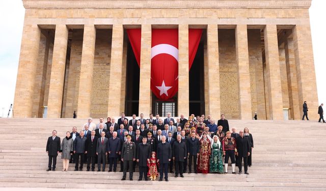 Ankara’nın Başkent Oluşunun 102. Yılı Anıtkabir’de Kutlandı!