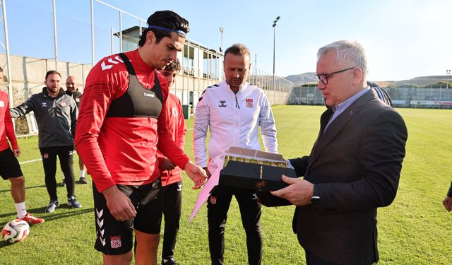 Sivas Valisi Yılmaz Şimşek’ten Sivasspor’a ziyaret