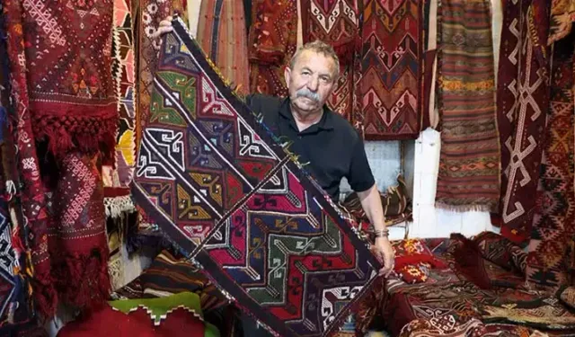 Kilim ve halılardan oluşan koleksiyon oluşturdu
