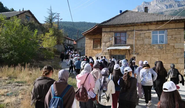 Üniversite öğrencileri, tarihi Homonada yolunda yürüdü