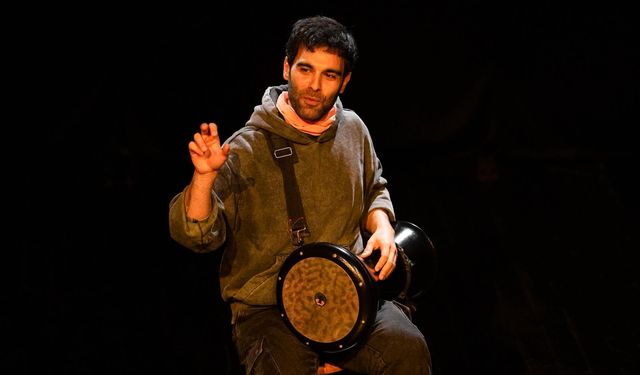 “9/8’lik Kıyamet” Etimesgutlu Tiyatroseverleri Büyüledi!