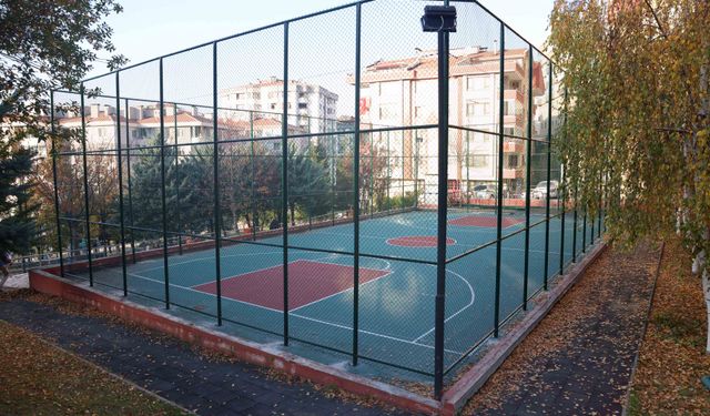 Çankaya’nın Parklarında Spor Sahaları Yenilendi