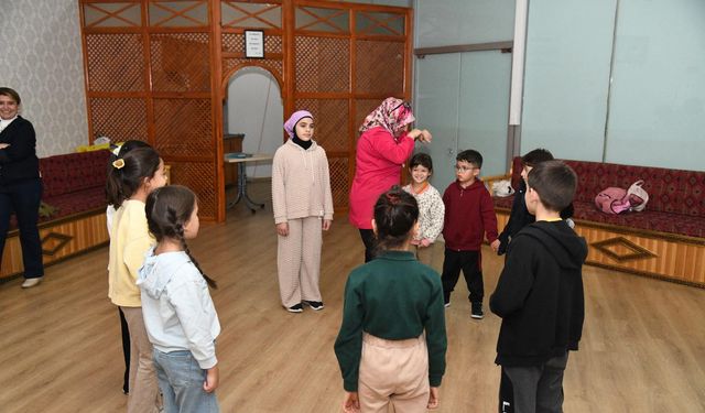 Minik Zihinler Sahneye Çıkıyor